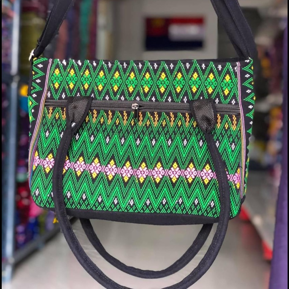 Shoulder & hand bag ..